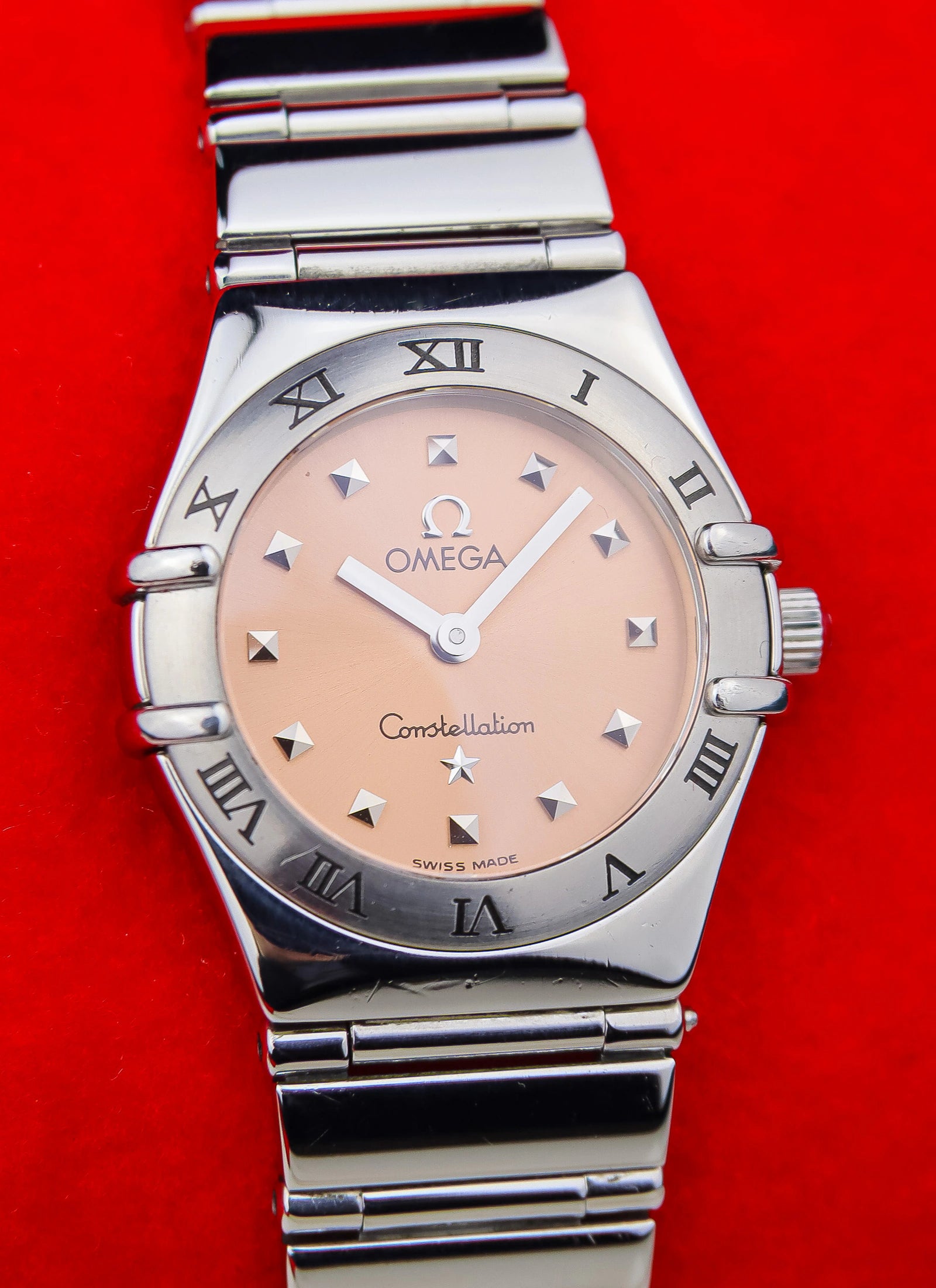 1998 Omega Constellation Manhattan 1561.61 My Choice by Cindy Crawford Salmon Dial