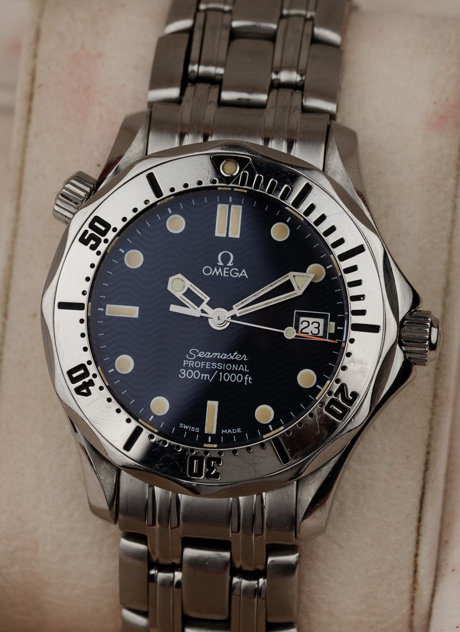 1993 Omega Seamaster Professional 300m Mid Size 2562.80 Box
