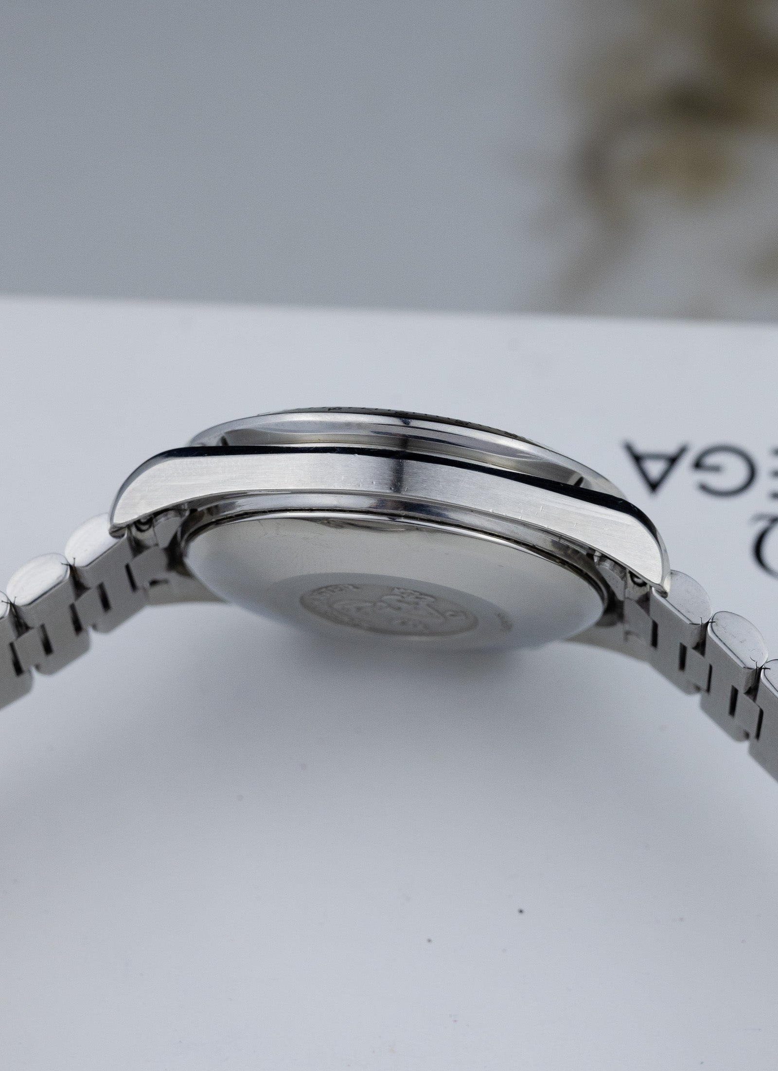 2000s Omega Speedmaster Date Reverse Panda 175.0043 cal. 1155 Box