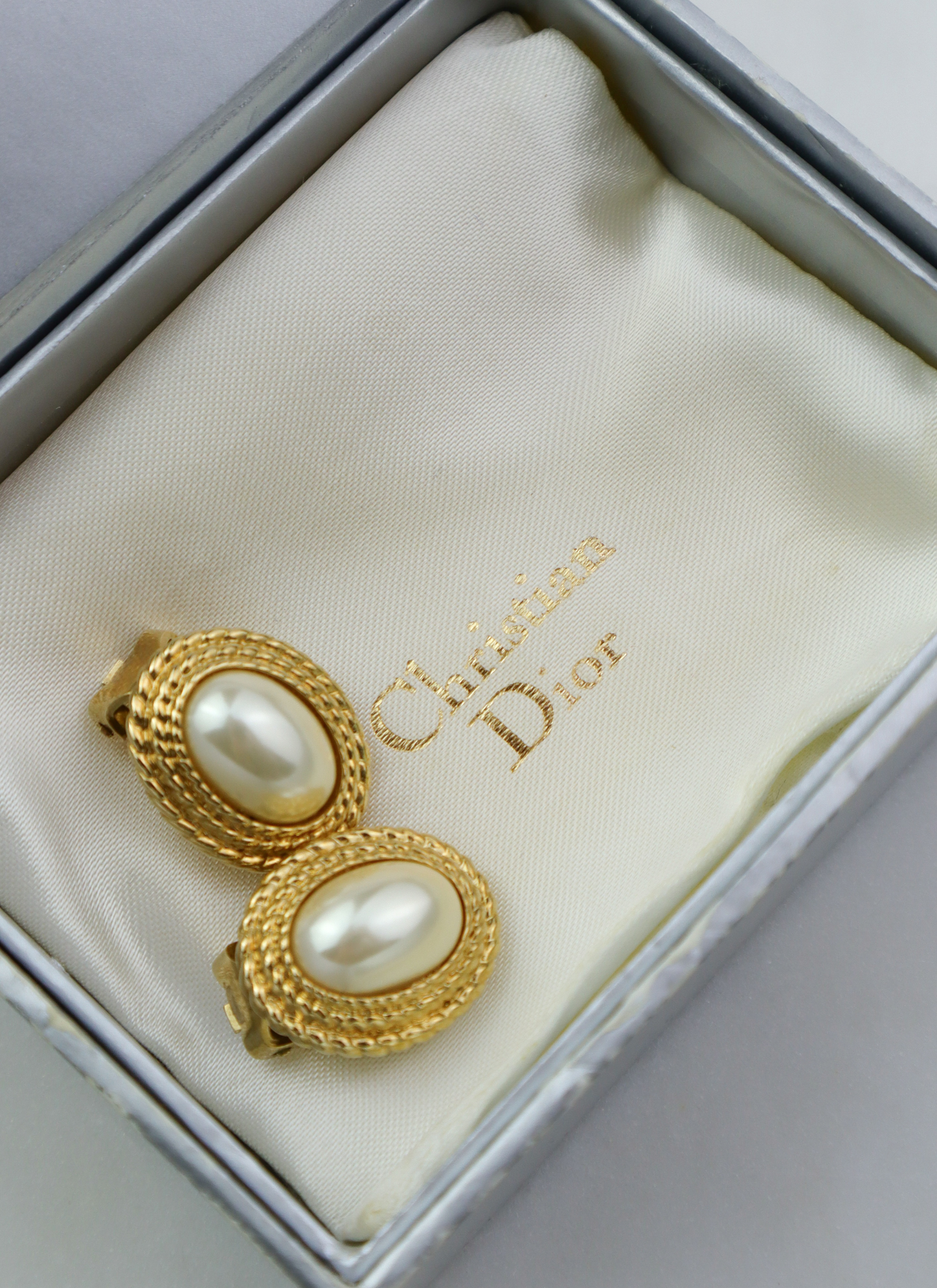 Christian Dior - owalne klipsy vintage z perłą cabochon