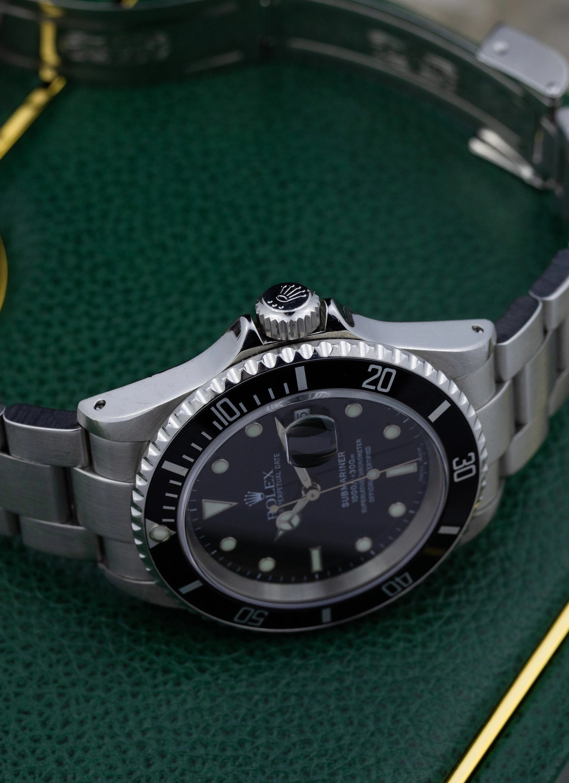 2000 Rolex Submariner Date 16610 Full Set
