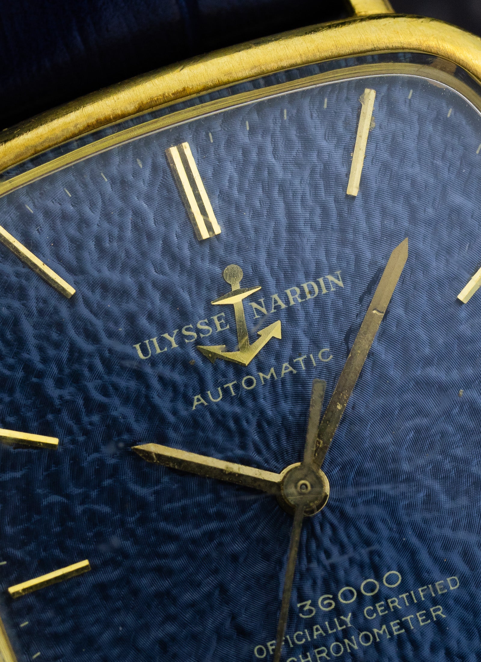 1970s 18K Ulysse Nardin Tonneau 36000 Navy Dial cal. NB11QU
